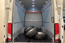 valkoinen Iveco Daily 2019 kuva 28.