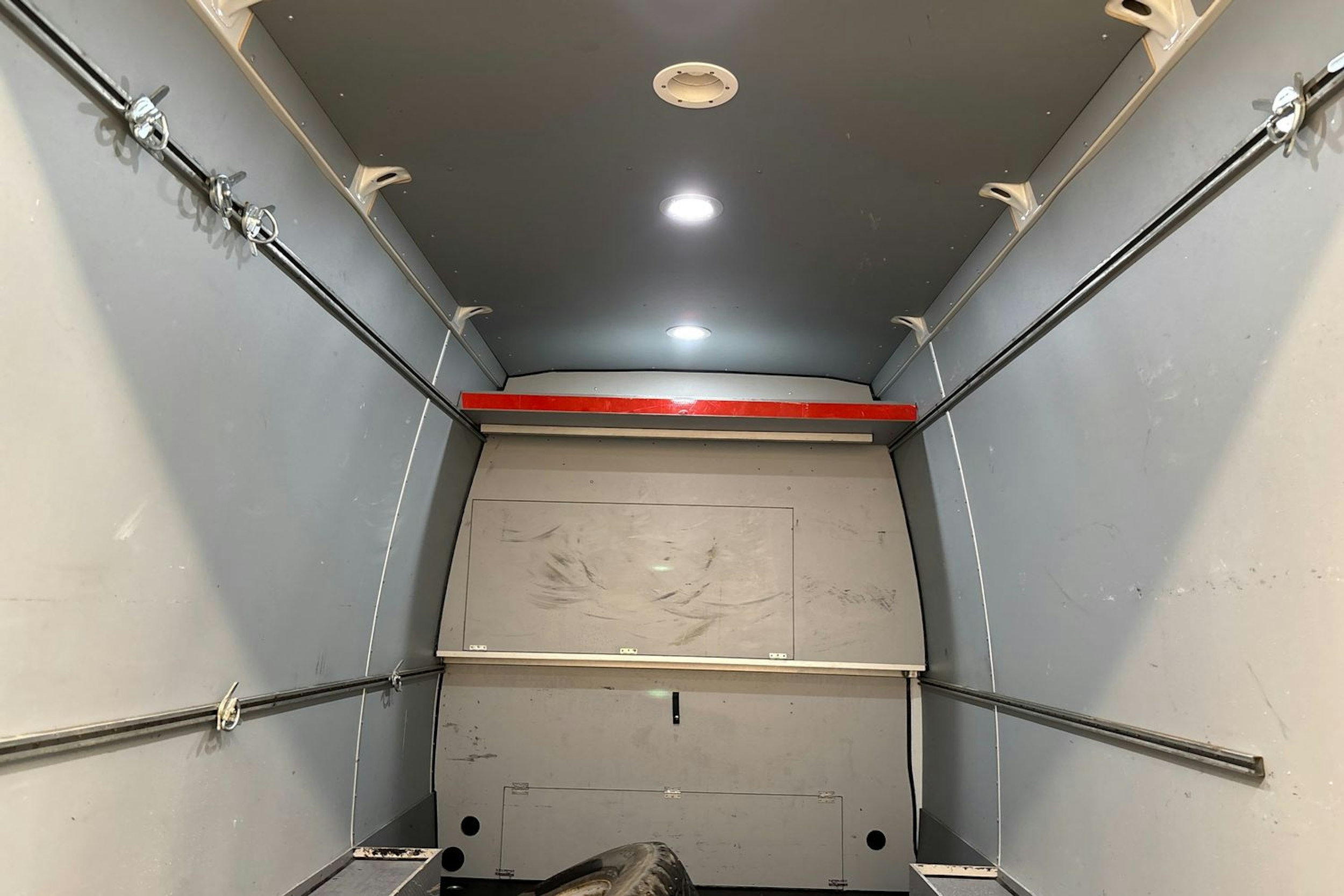 valkoinen Iveco Daily 2019 kuva 29.