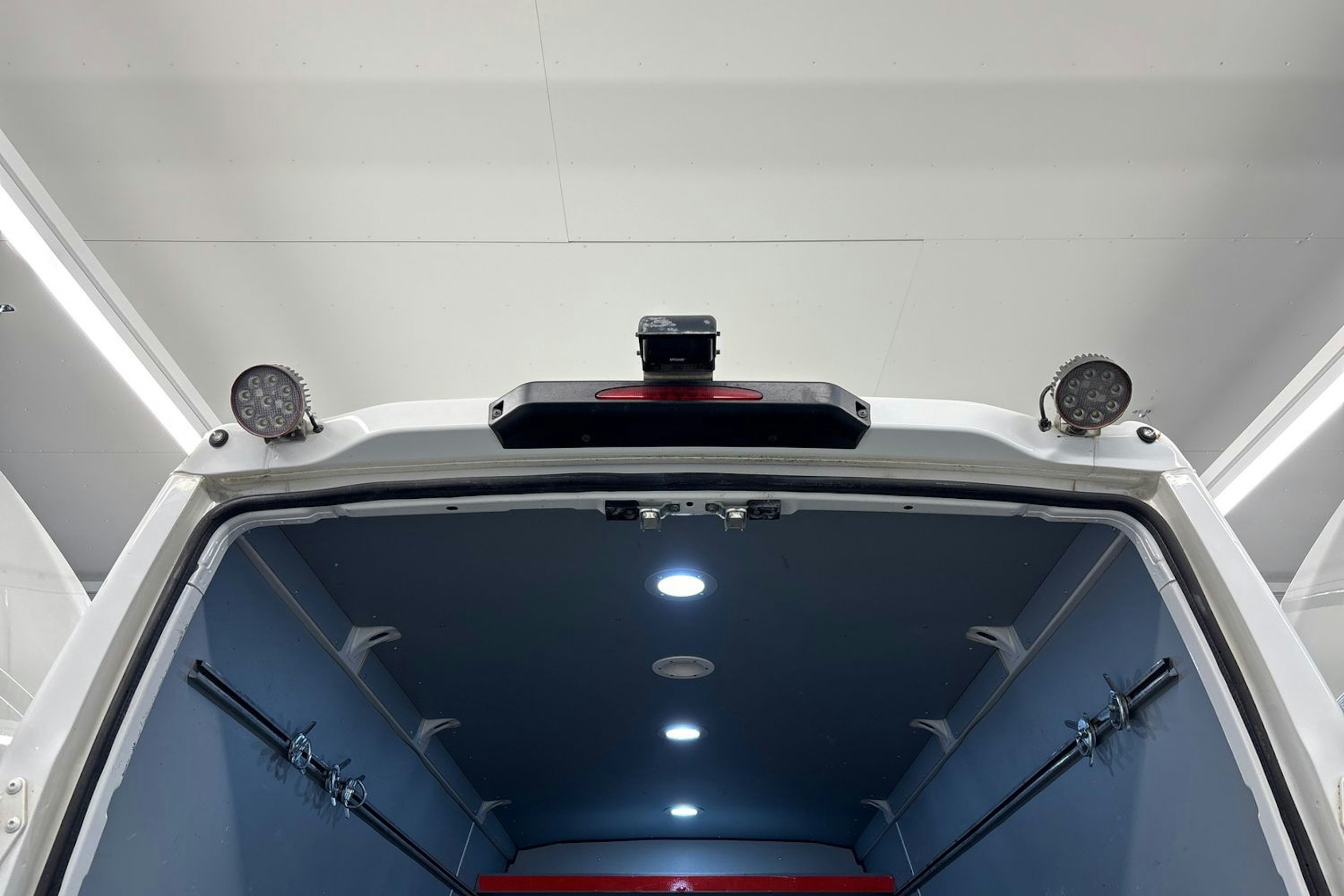valkoinen Iveco Daily 2019 kuva 30.