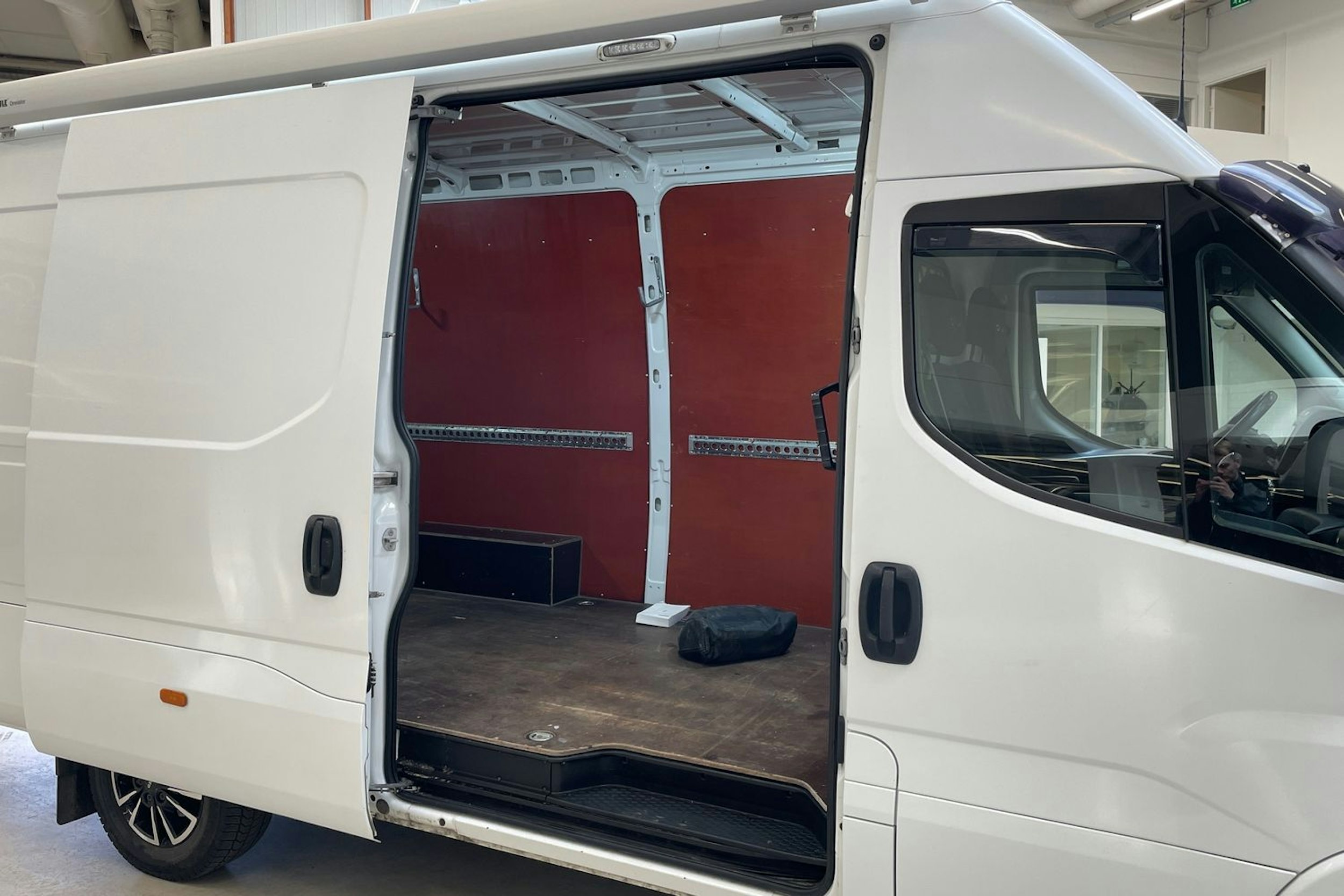 valkoinen Iveco Daily 2020 kuva 10.