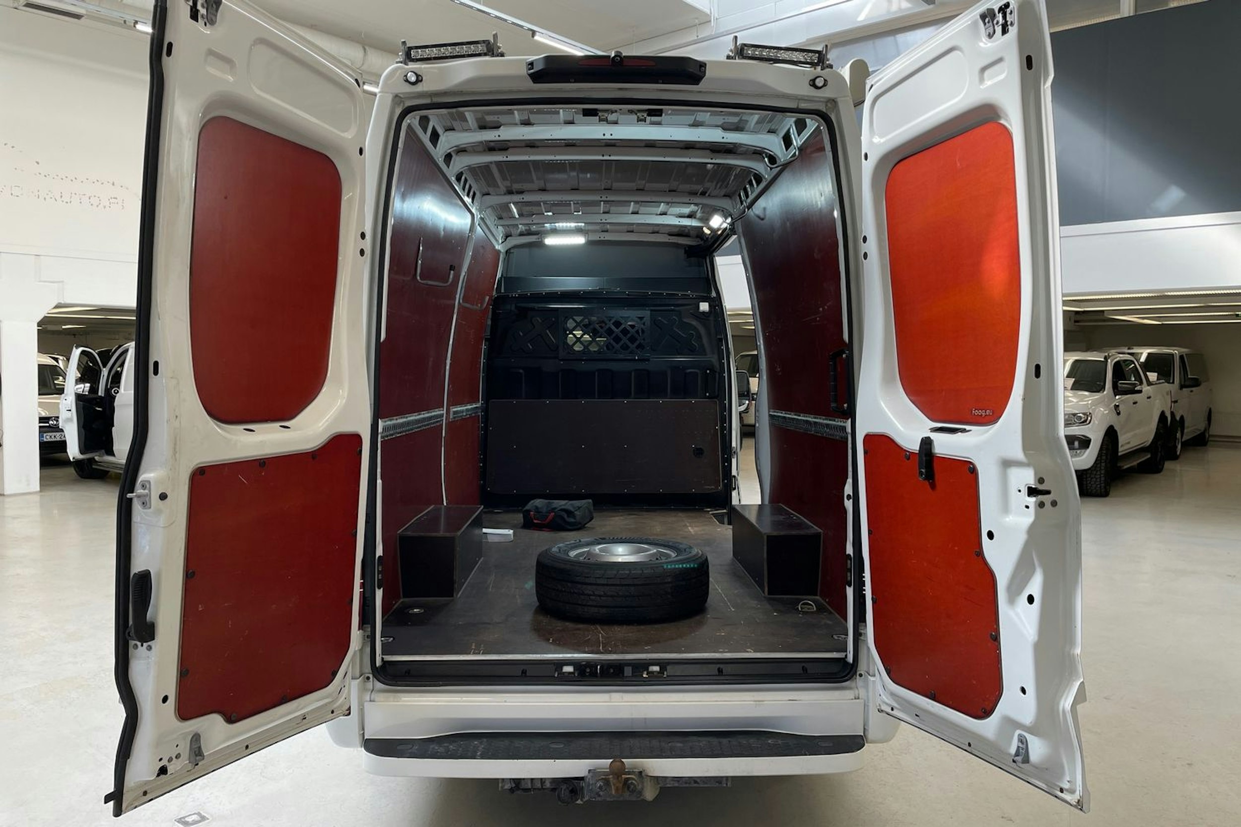 valkoinen Iveco Daily 2020 kuva 11.