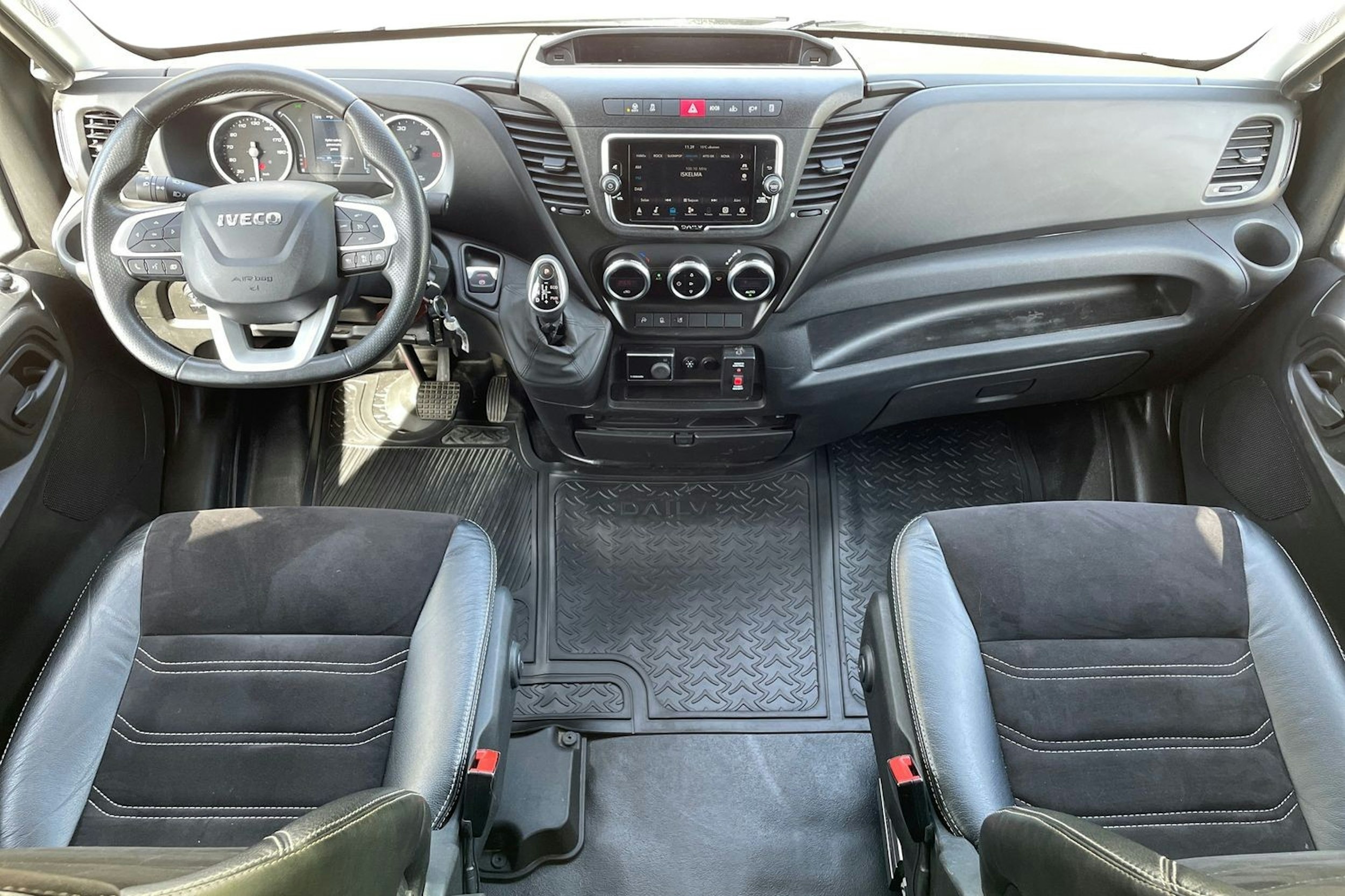 met. harmaa Iveco Daily 2022 kuva 9.