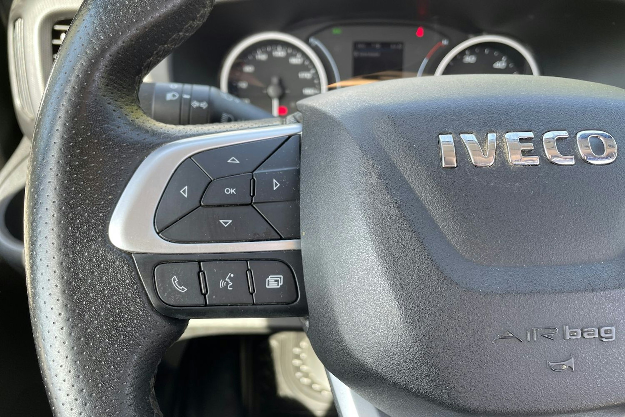 met. harmaa Iveco Daily 2022 kuva 16.