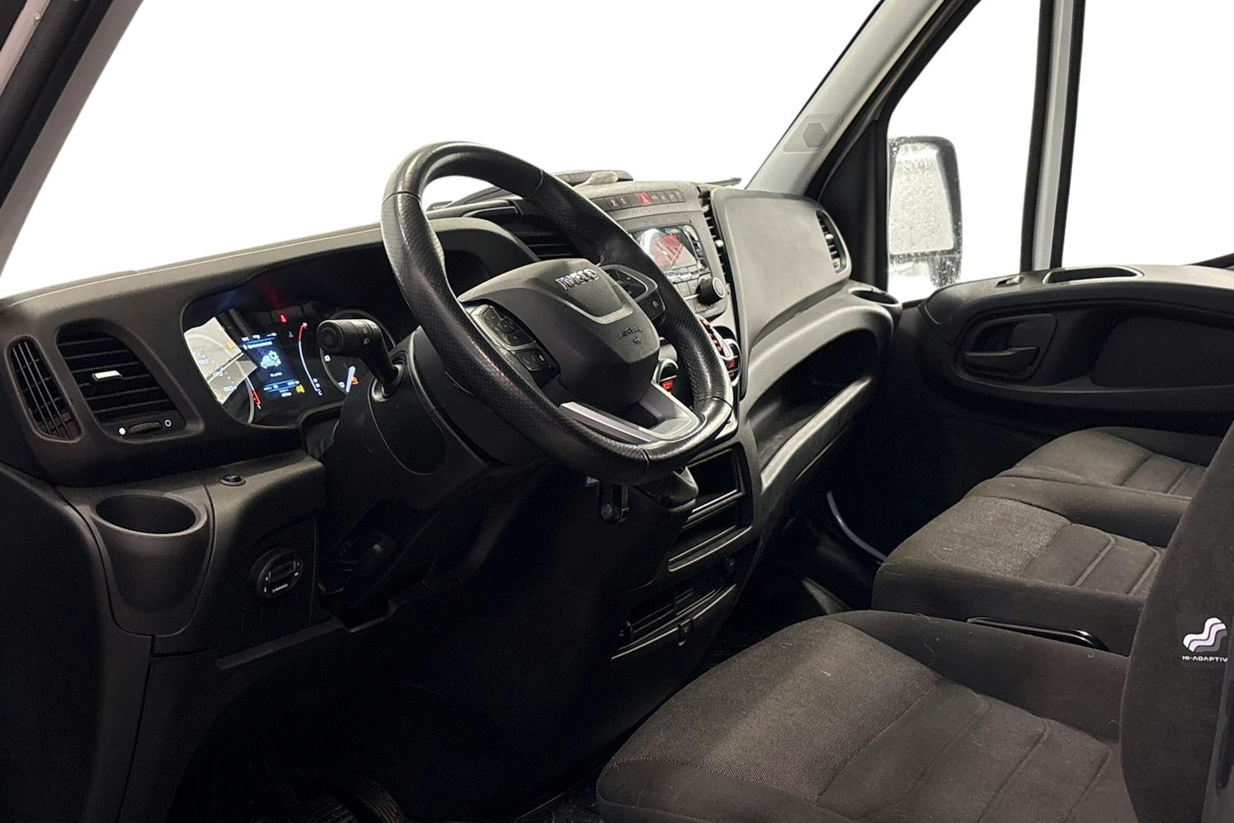valkoinen Iveco Daily 2022 kuva 3.