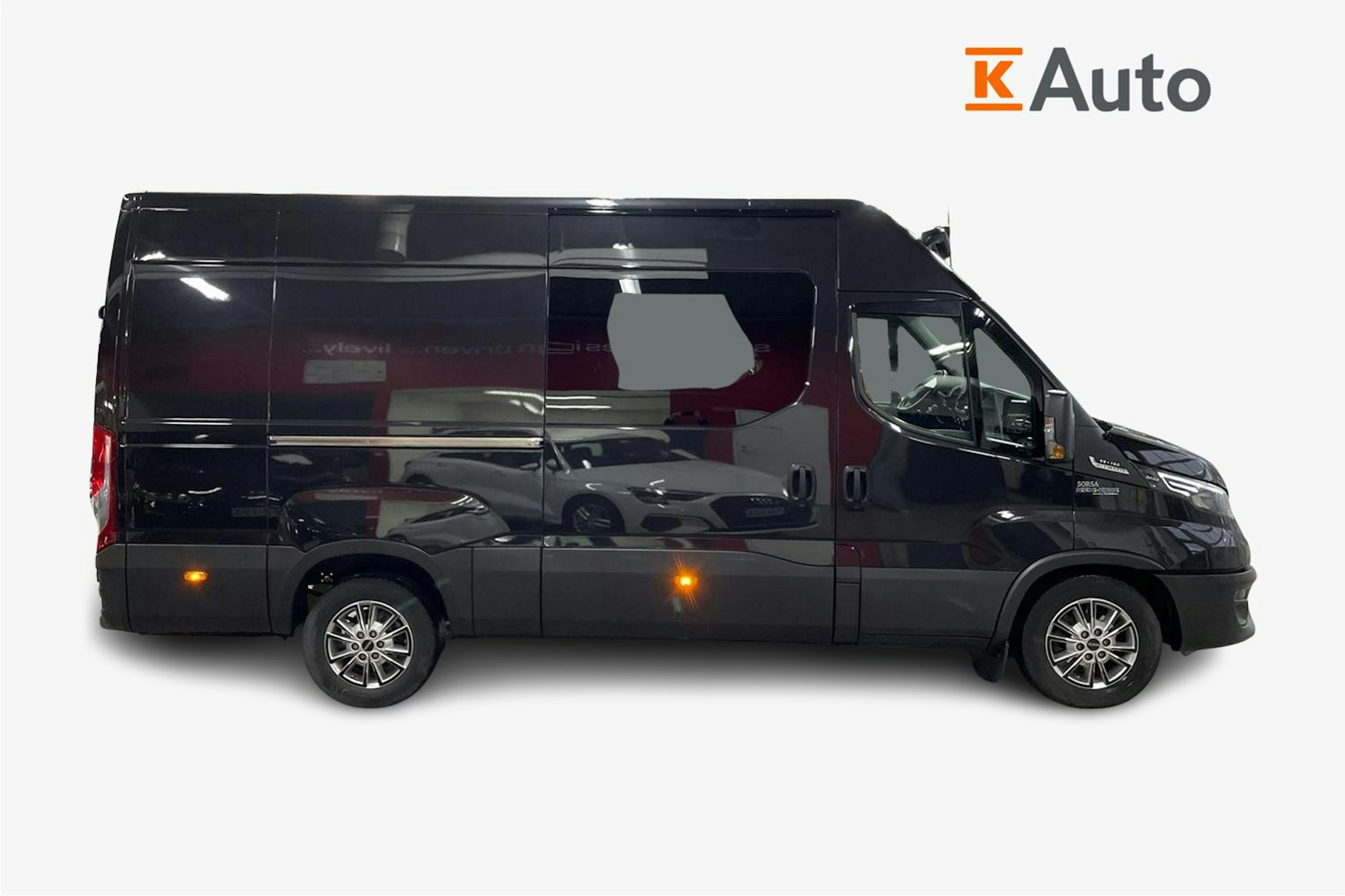 Musta Iveco Daily 2023 kuva 7.