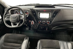 Musta Iveco Daily 2023 kuva 9.