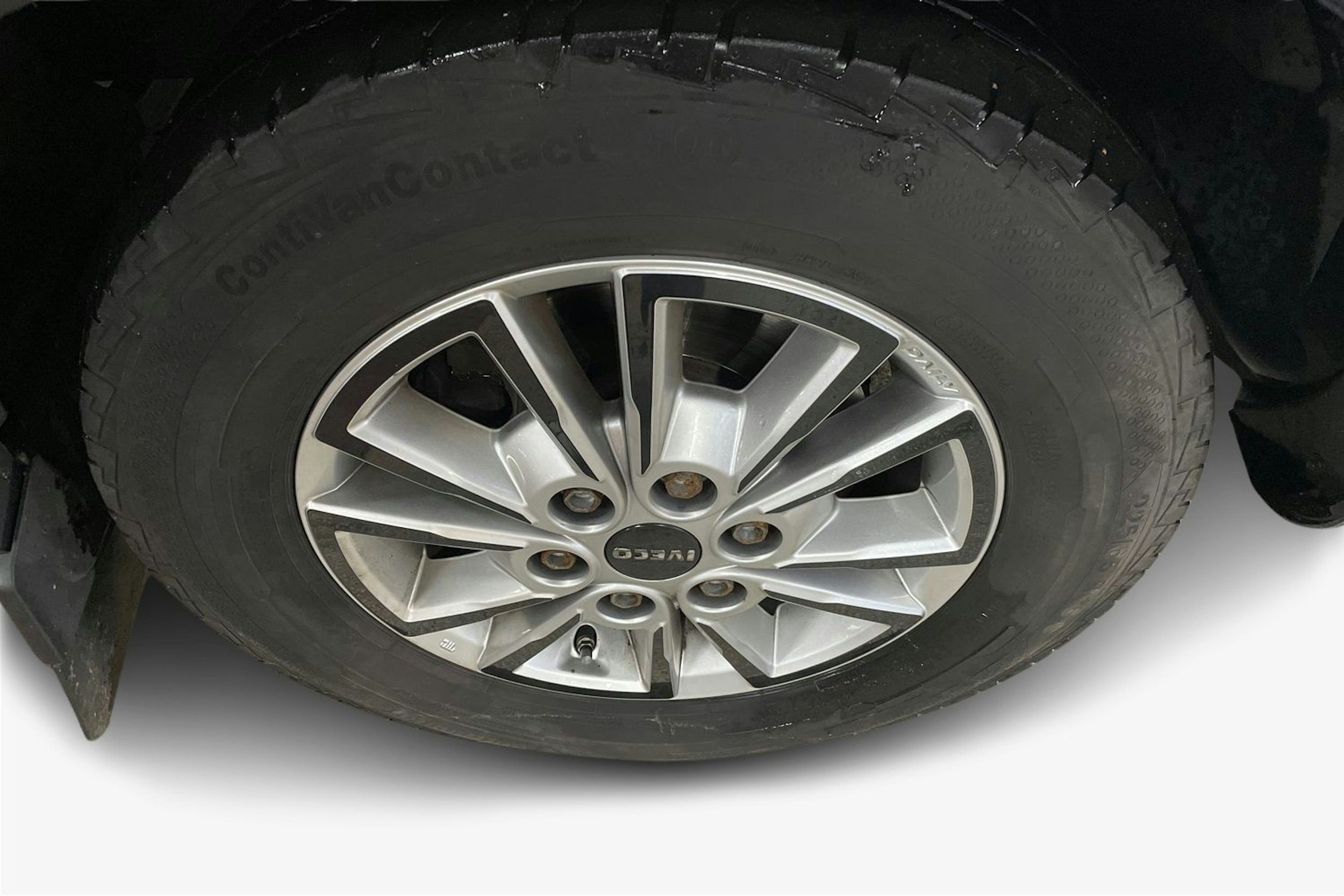 Musta Iveco Daily 2023 kuva 12.