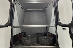 Musta Iveco Daily 2023 kuva 15.