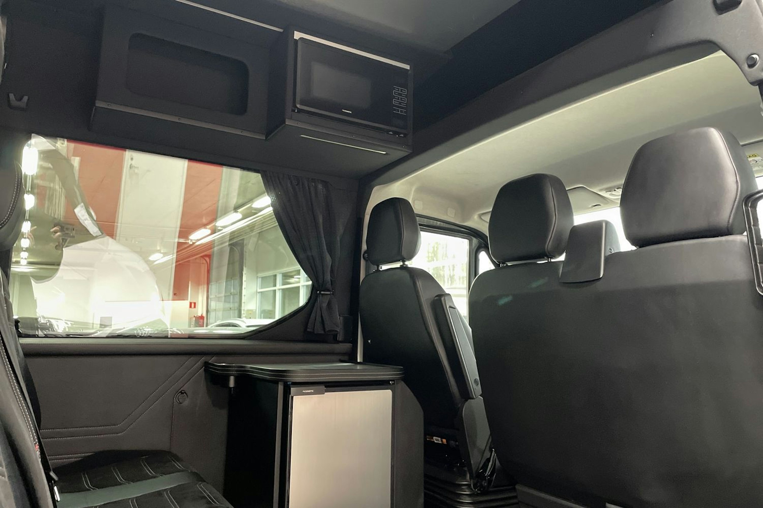 Musta Iveco Daily 2023 kuva 17.