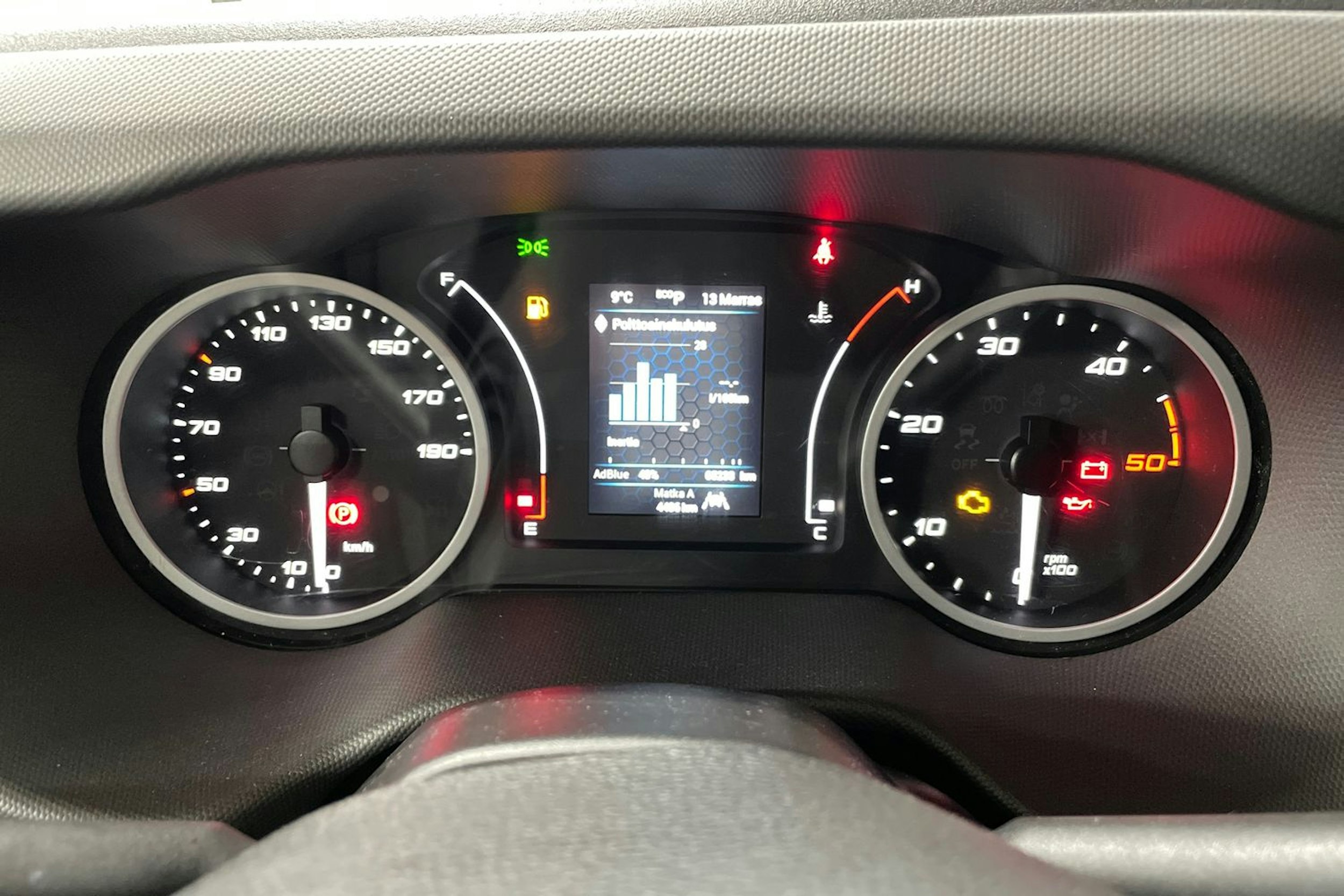 Musta Iveco Daily 2023 kuva 18.