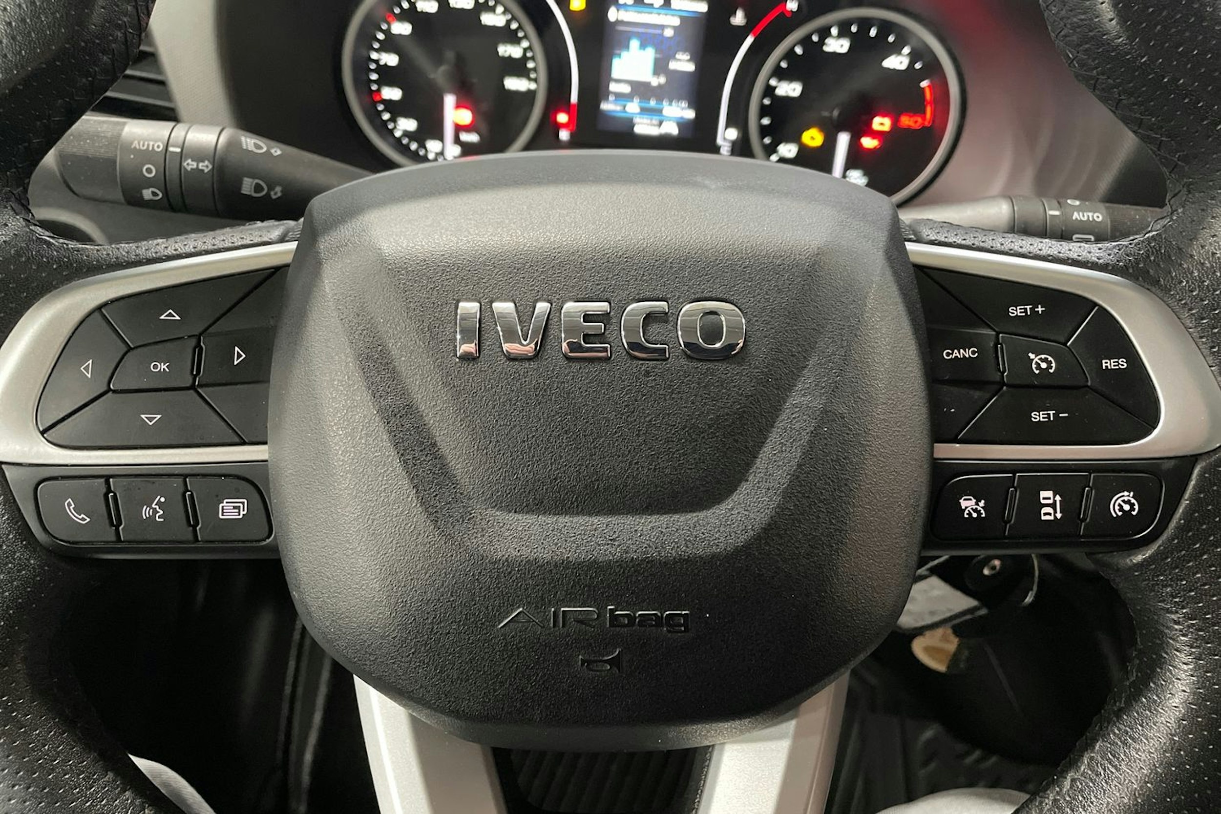 Musta Iveco Daily 2023 kuva 23.