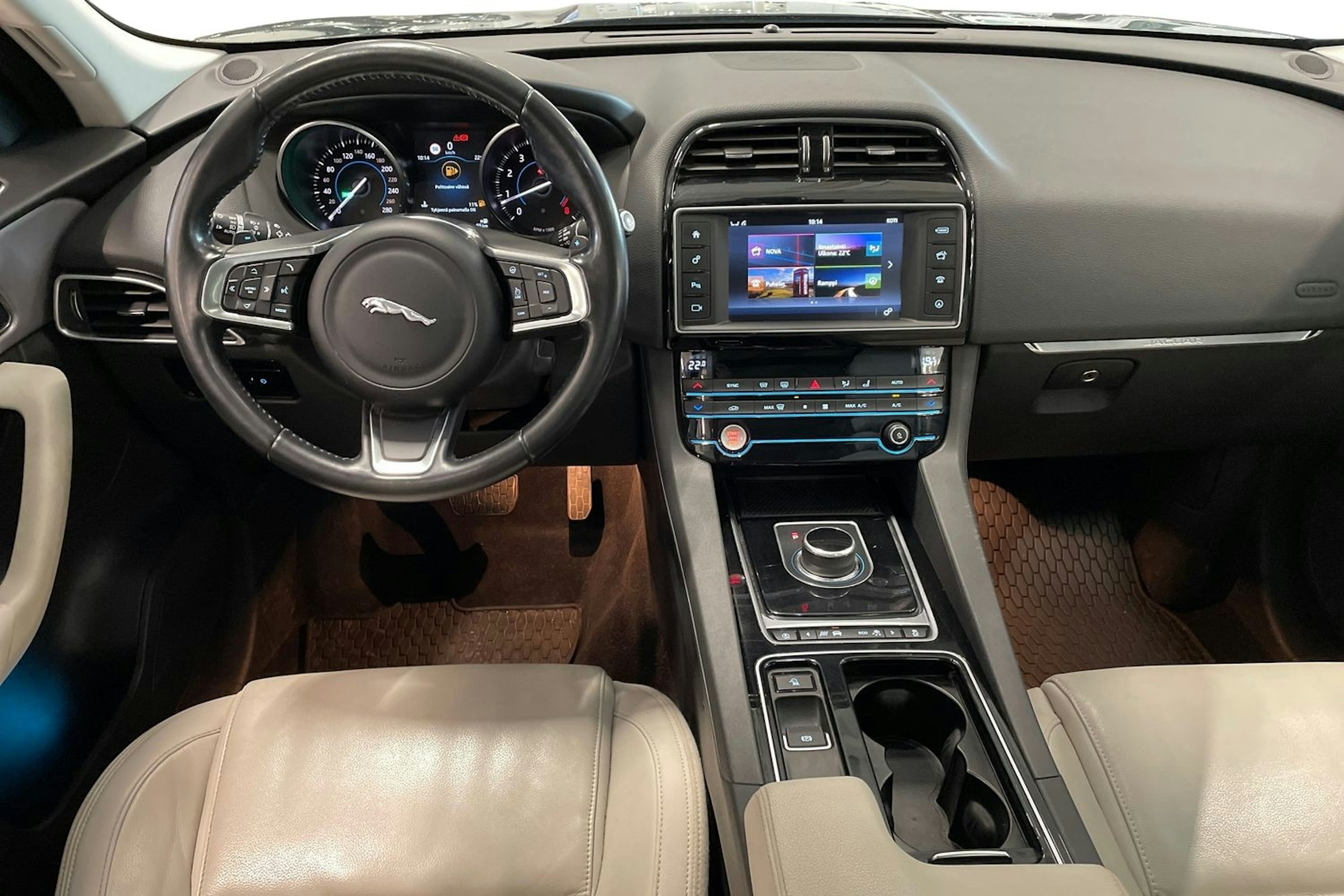 met. harmaa Jaguar F-PACE 2017 kuva 9.
