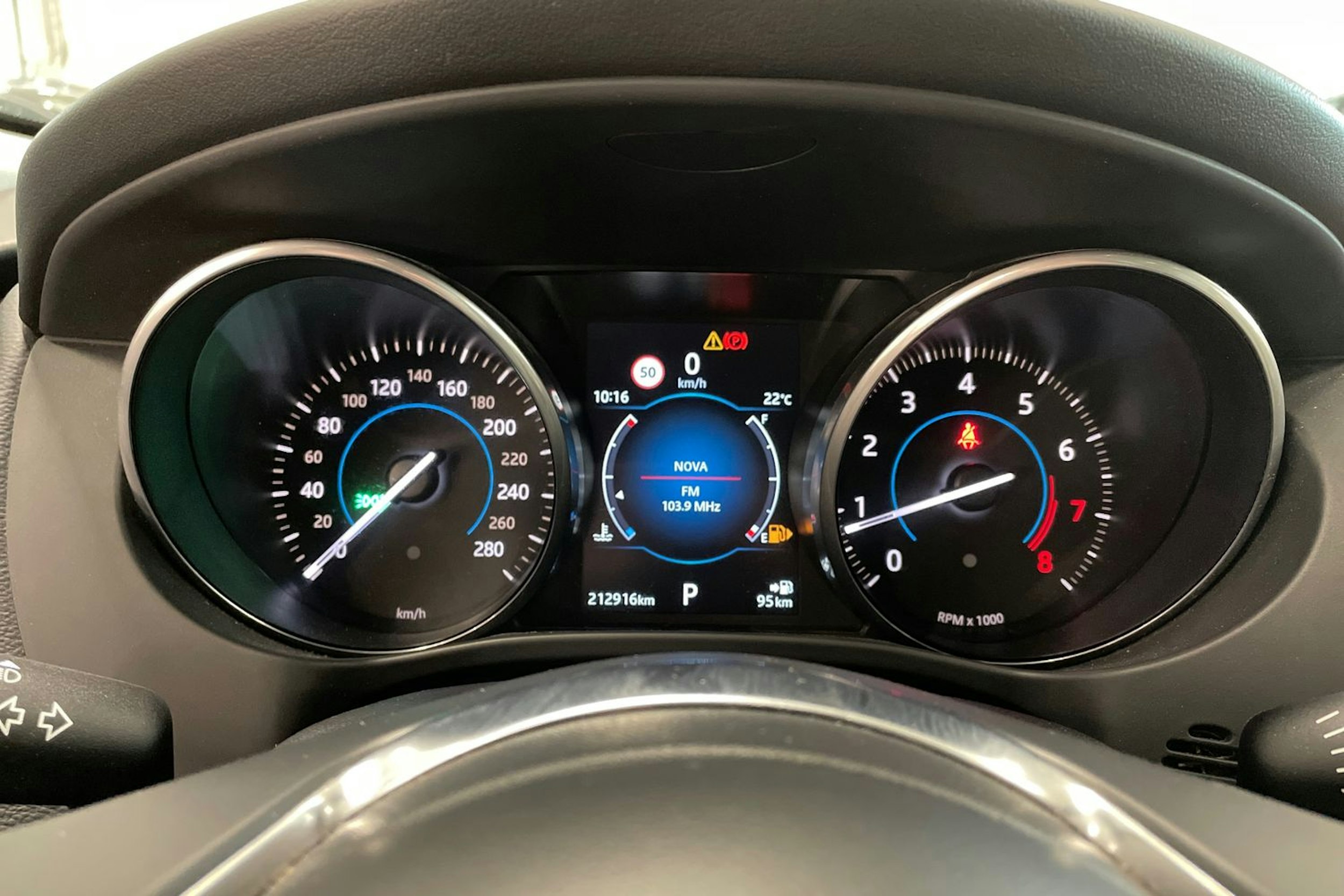 met. harmaa Jaguar F-PACE 2017 kuva 17.