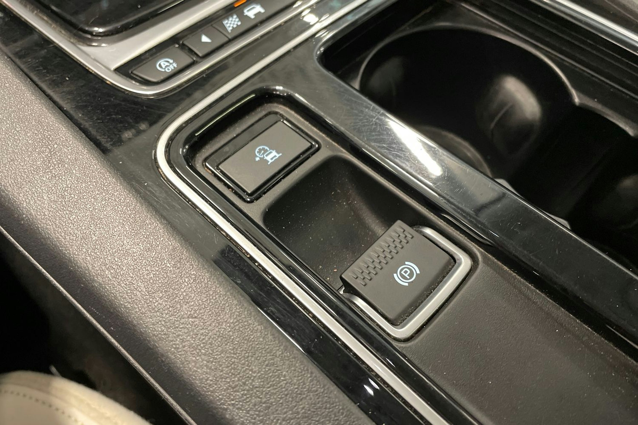 met. harmaa Jaguar F-PACE 2017 kuva 21.