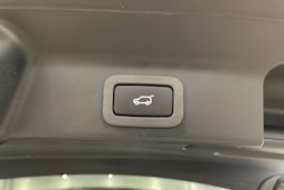 met. harmaa Jaguar F-PACE 2017 kuva 34.