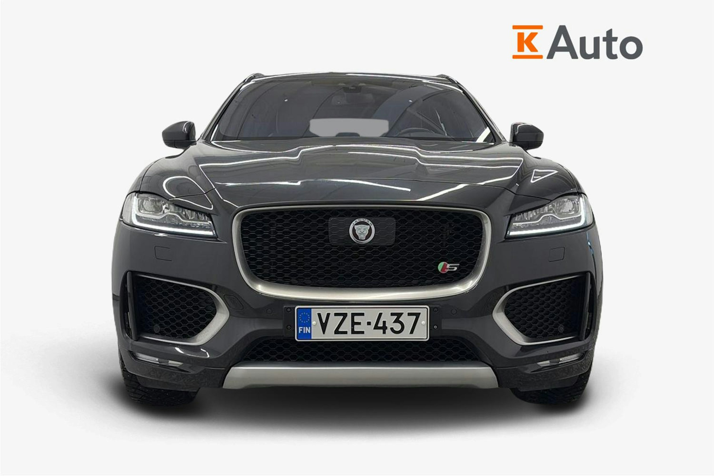 Musta Jaguar F-PACE 2017 kuva 5.