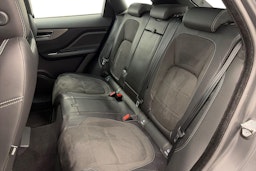 Musta Jaguar F-PACE 2017 kuva 10.