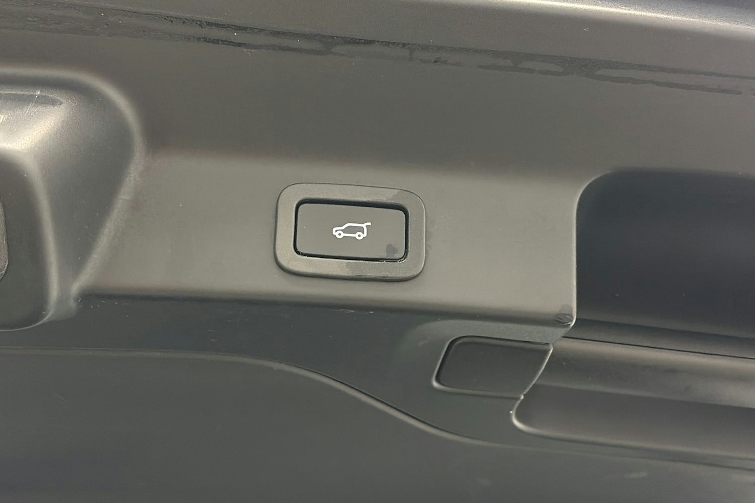 Musta Jaguar F-PACE 2017 kuva 15.