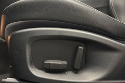 Musta Jaguar F-PACE 2017 kuva 17.