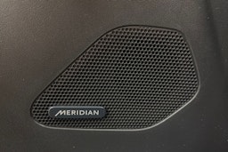 Musta Jaguar F-PACE 2017 kuva 23.