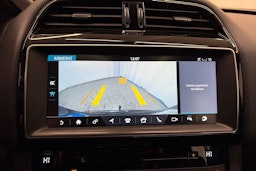 Musta Jaguar F-PACE 2017 kuva 25.