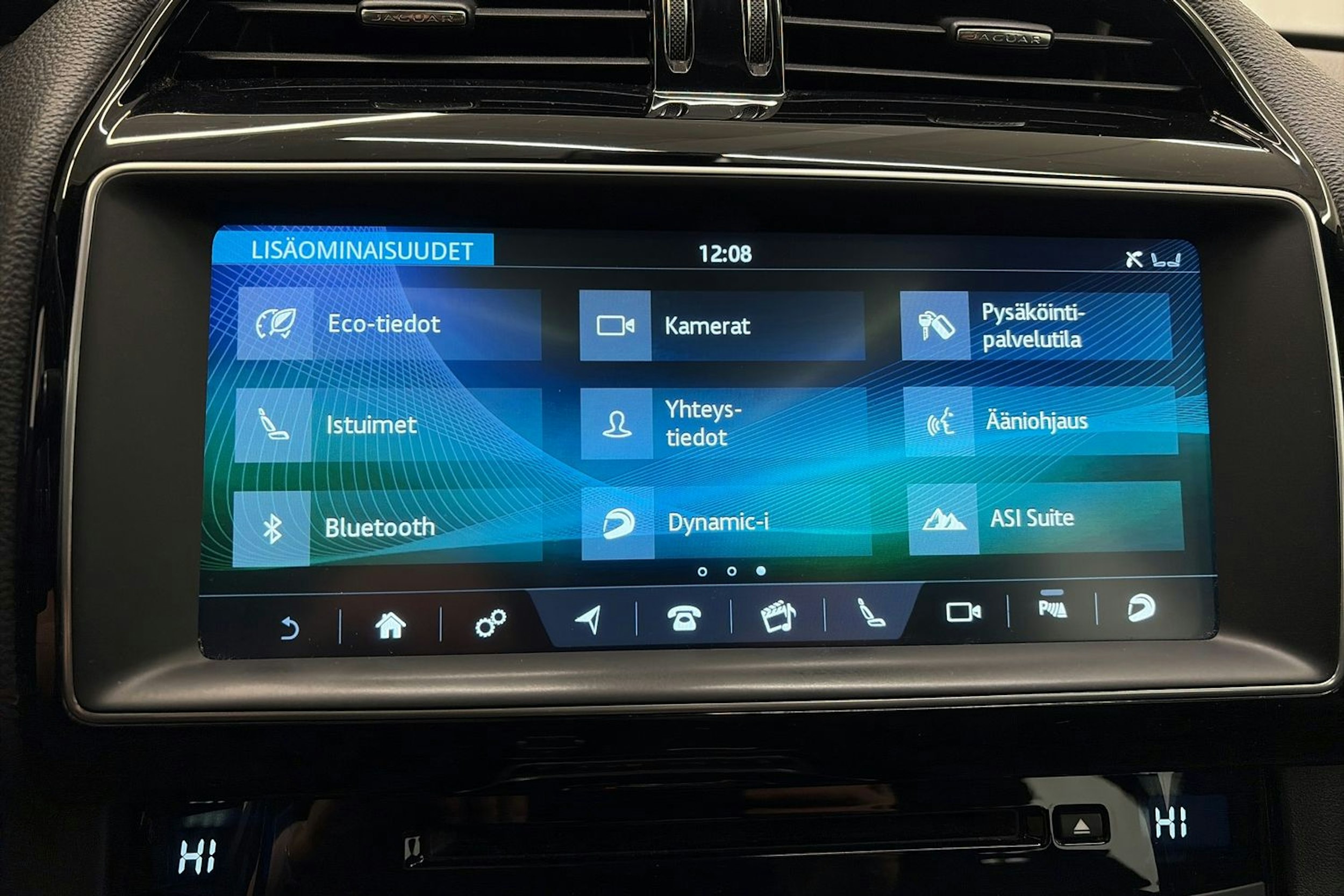 Musta Jaguar F-PACE 2017 kuva 26.