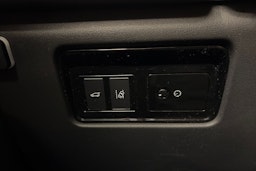 Musta Jaguar F-PACE 2017 kuva 29.