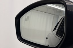 Musta Jaguar F-PACE 2017 kuva 30.