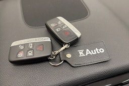 Musta Jaguar F-PACE 2017 kuva 32.