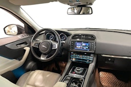 met. harmaa Jaguar F-PACE 2018 kuva 9.