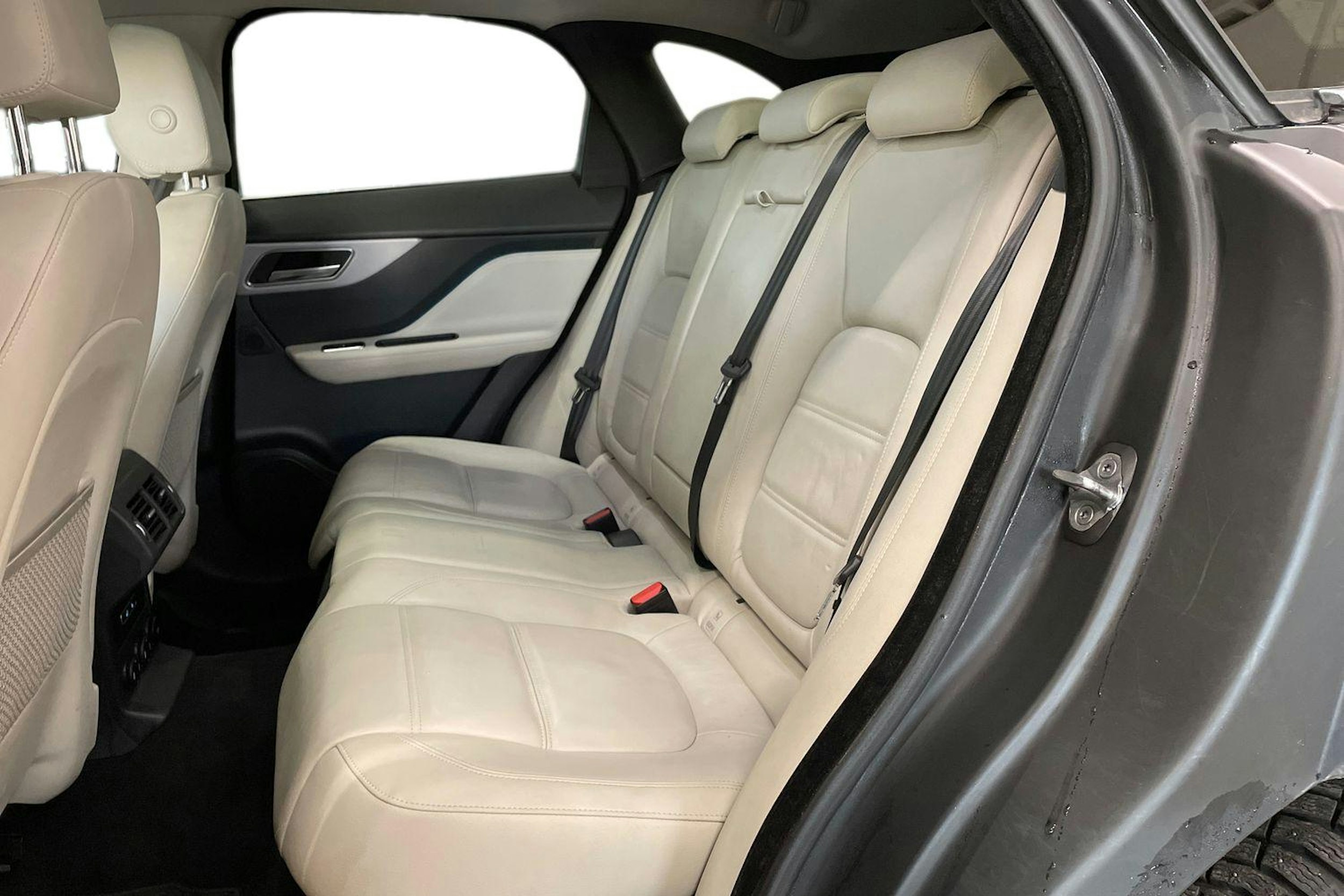 met. harmaa Jaguar F-PACE 2018 kuva 10.