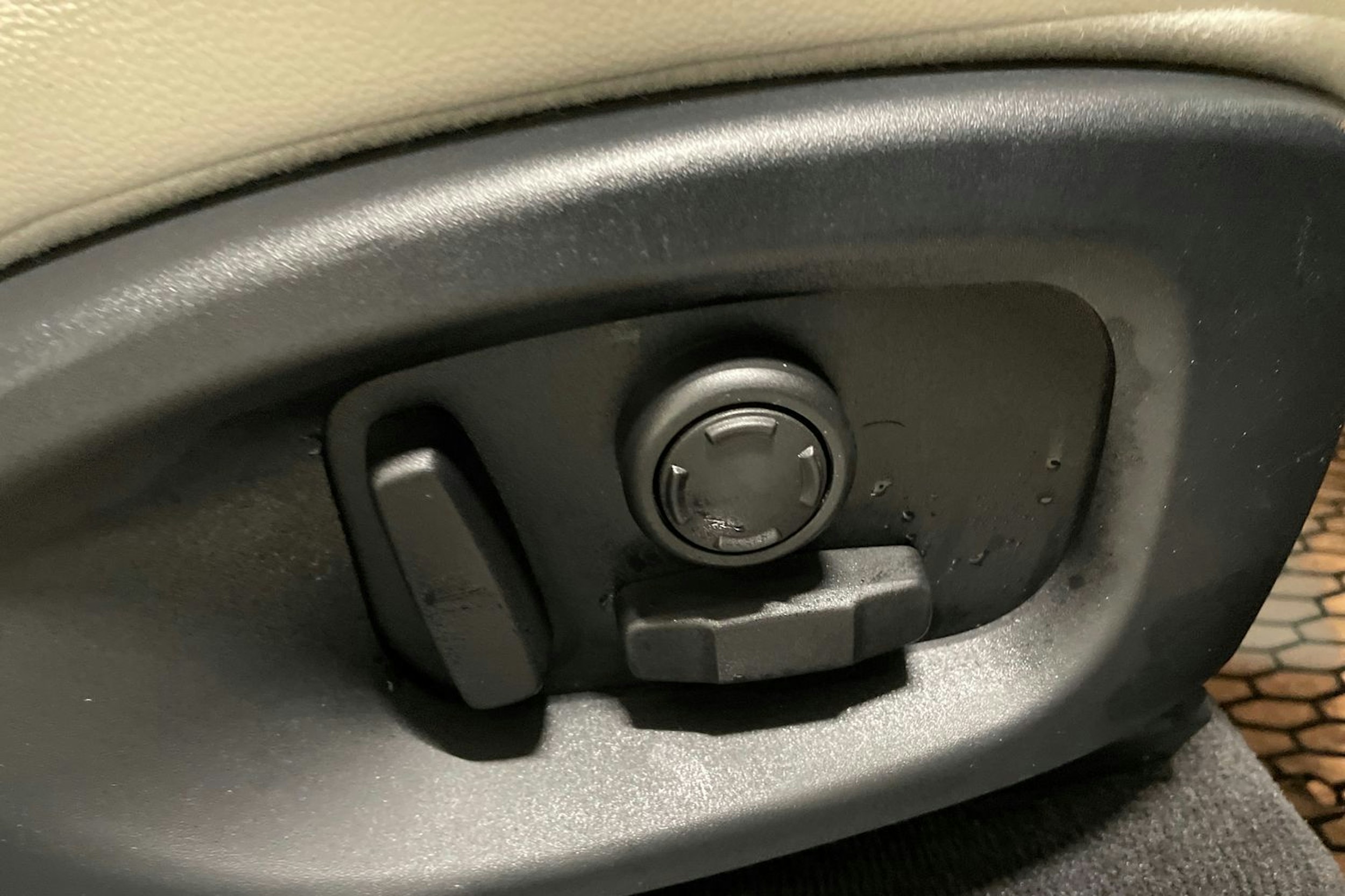 met. harmaa Jaguar F-PACE 2018 kuva 16.