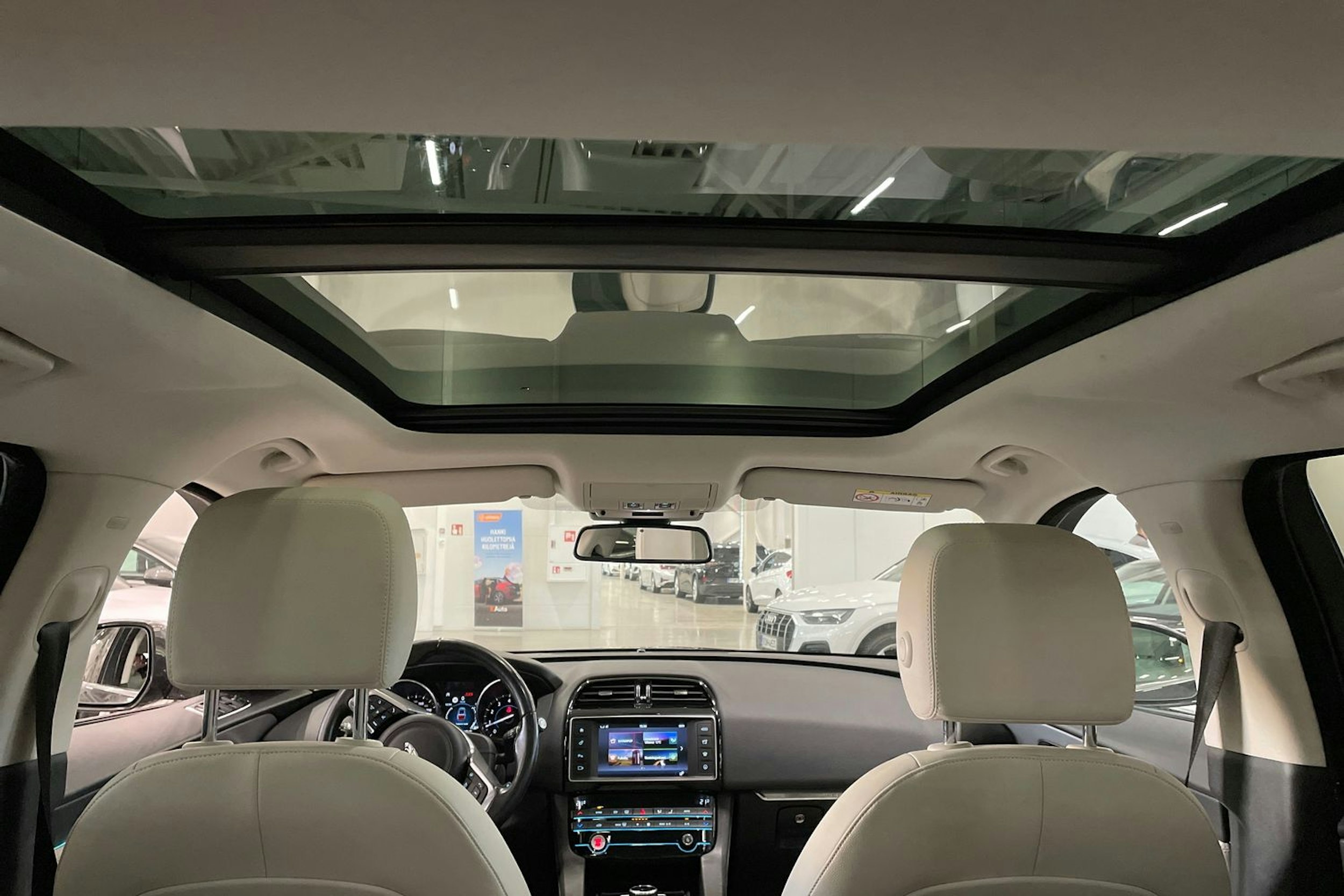 met. harmaa Jaguar F-PACE 2018 kuva 18.