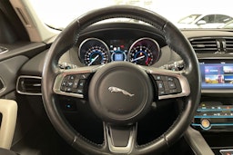 met. harmaa Jaguar F-PACE 2018 kuva 19.