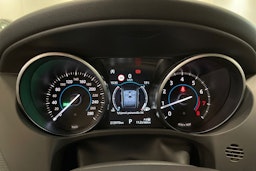 met. harmaa Jaguar F-PACE 2018 kuva 22.