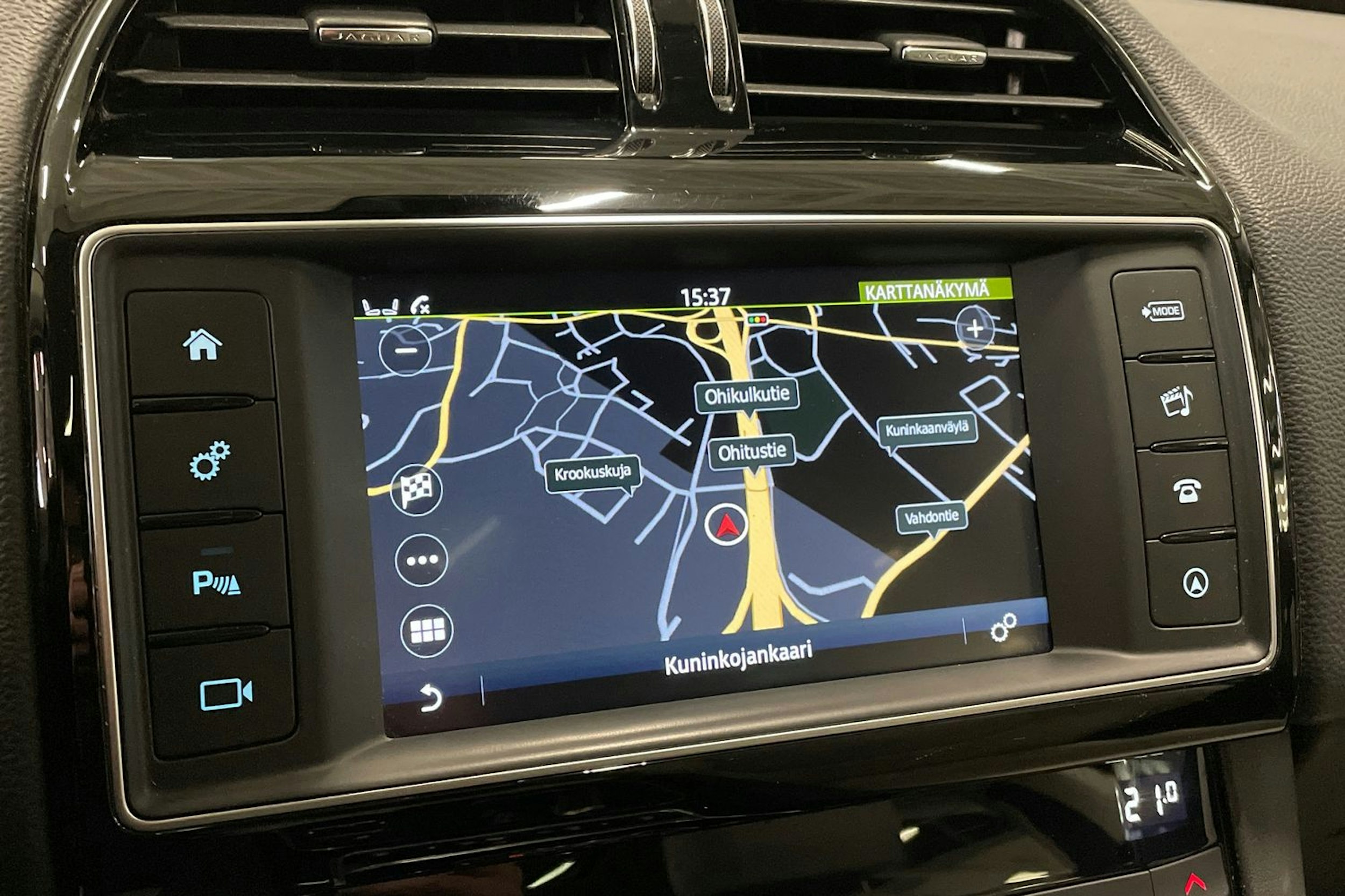 met. harmaa Jaguar F-PACE 2018 kuva 27.