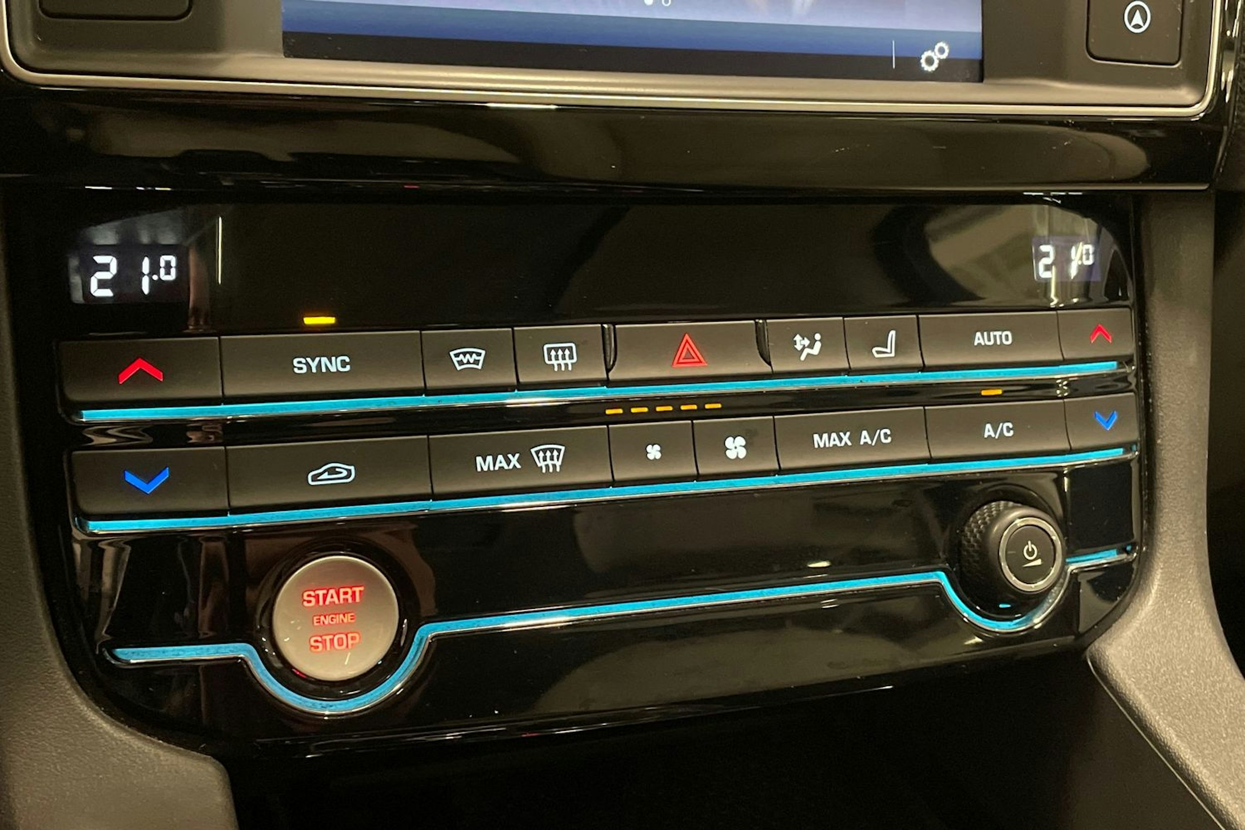 met. harmaa Jaguar F-PACE 2018 kuva 29.