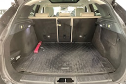 met. harmaa Jaguar F-PACE 2018 kuva 36.