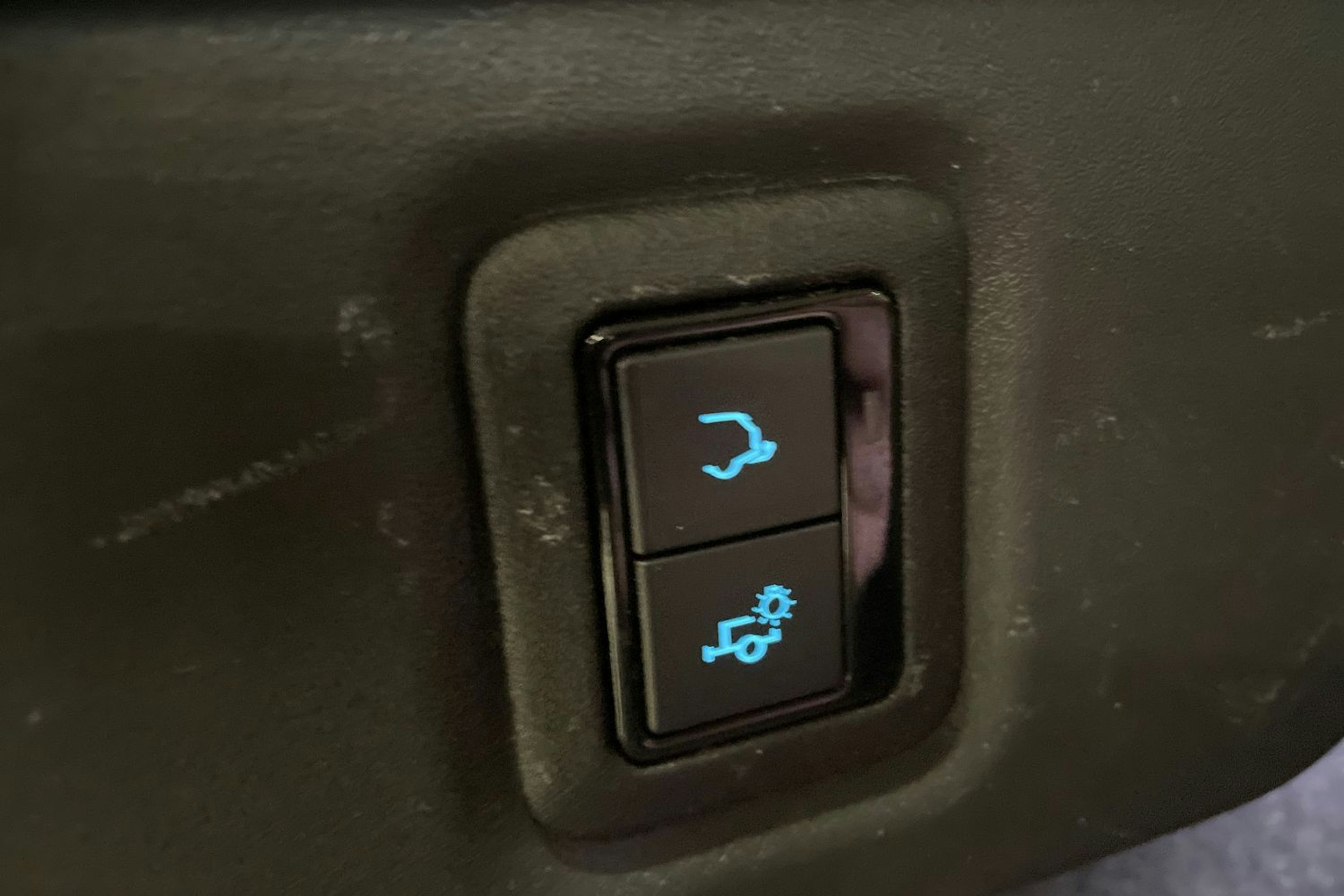 met. harmaa Jaguar F-PACE 2018 kuva 37.