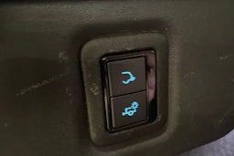 met. harmaa Jaguar F-PACE 2018 kuva 37.