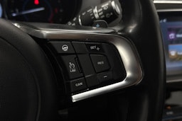 punainen Jaguar F-PACE 2018 kuva 15.
