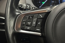 punainen Jaguar F-PACE 2018 kuva 16.