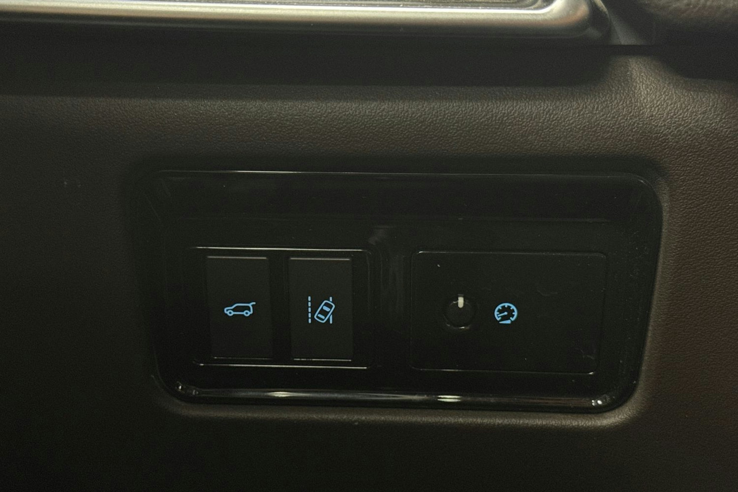 punainen Jaguar F-PACE 2018 kuva 19.