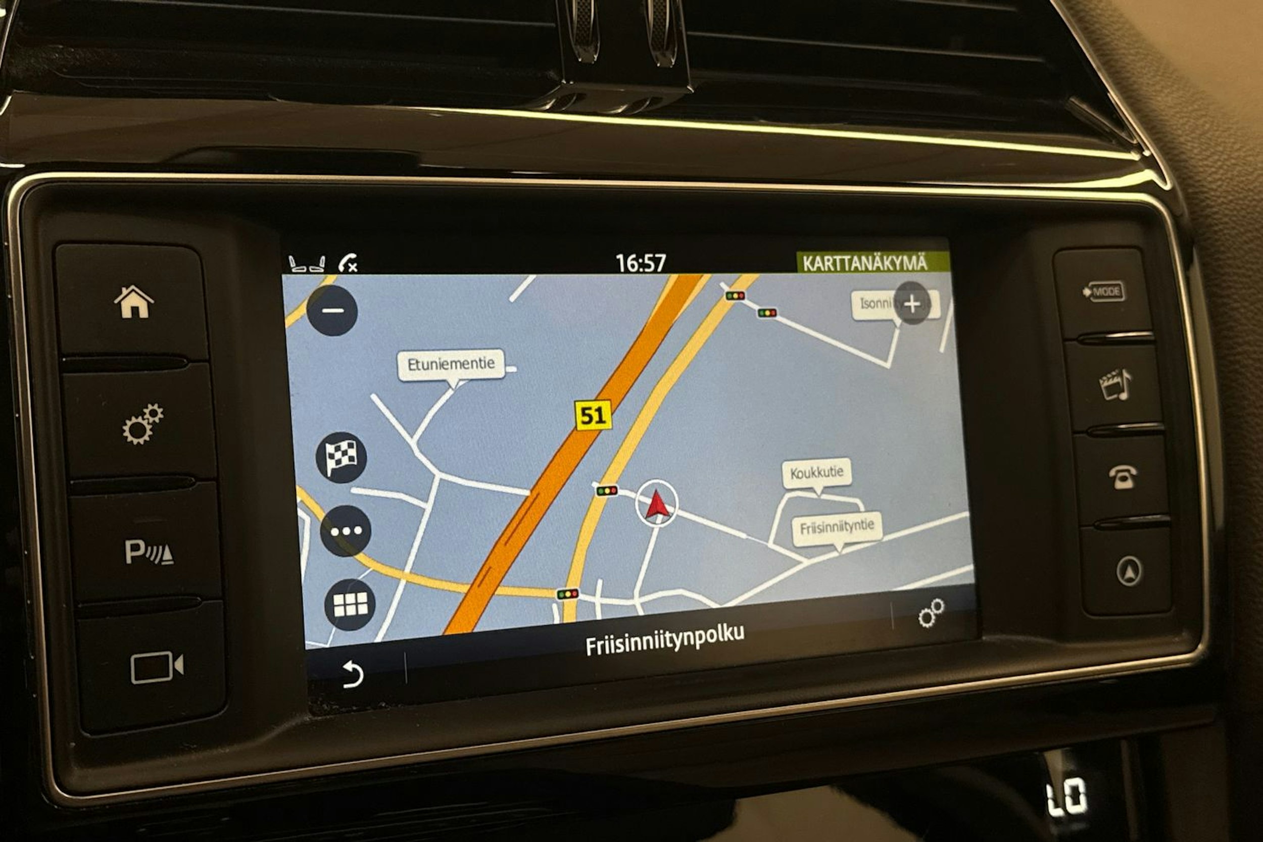 punainen Jaguar F-PACE 2018 kuva 22.