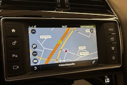 punainen Jaguar F-PACE 2018 kuva 22.