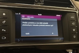 punainen Jaguar F-PACE 2018 kuva 29.