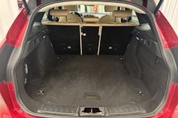 punainen Jaguar F-PACE 2018 kuva 36.