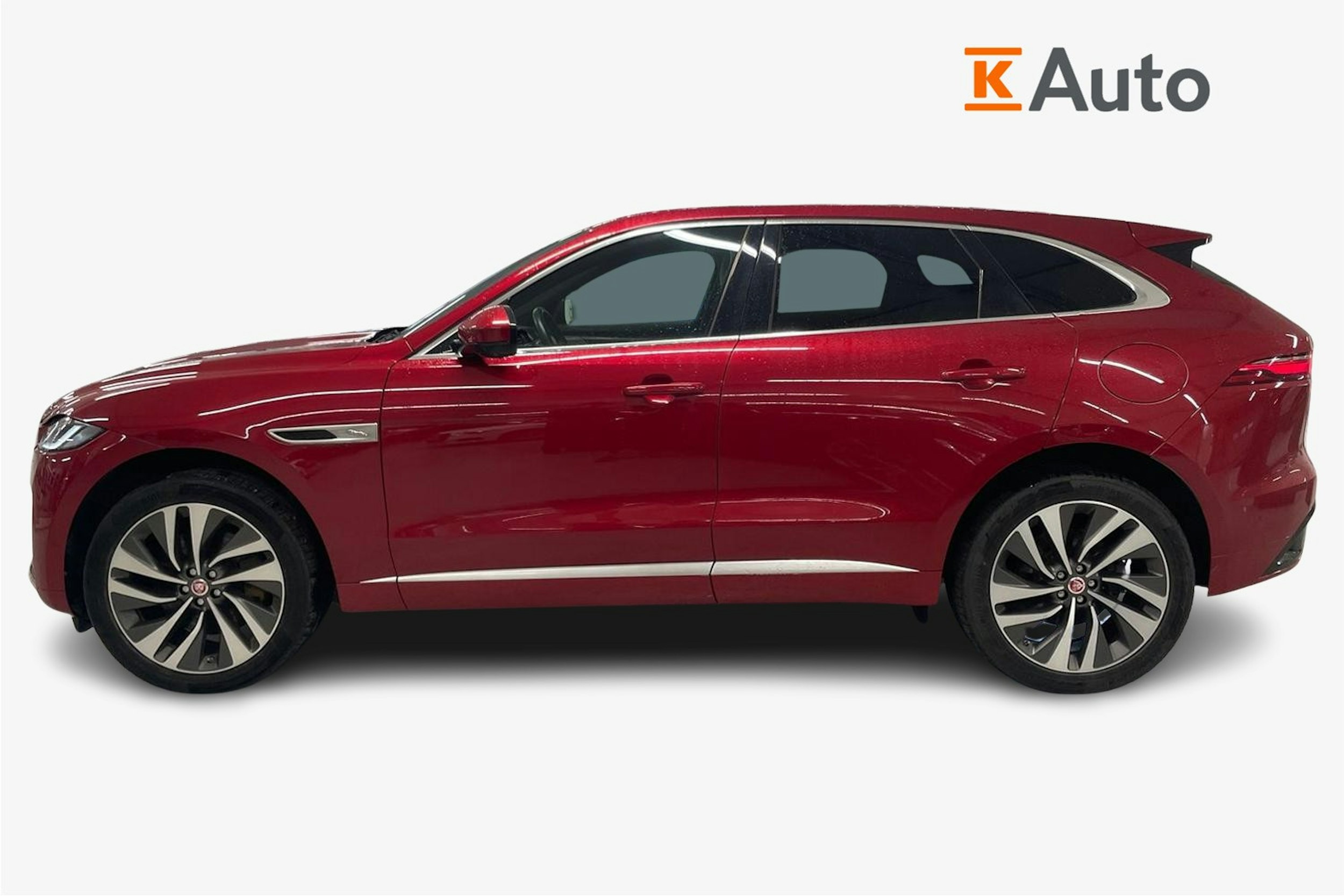 punainen Jaguar F-PACE 2021 kuva 6.