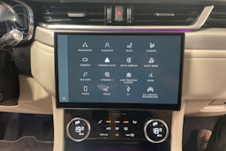punainen Jaguar F-PACE 2021 kuva 16.