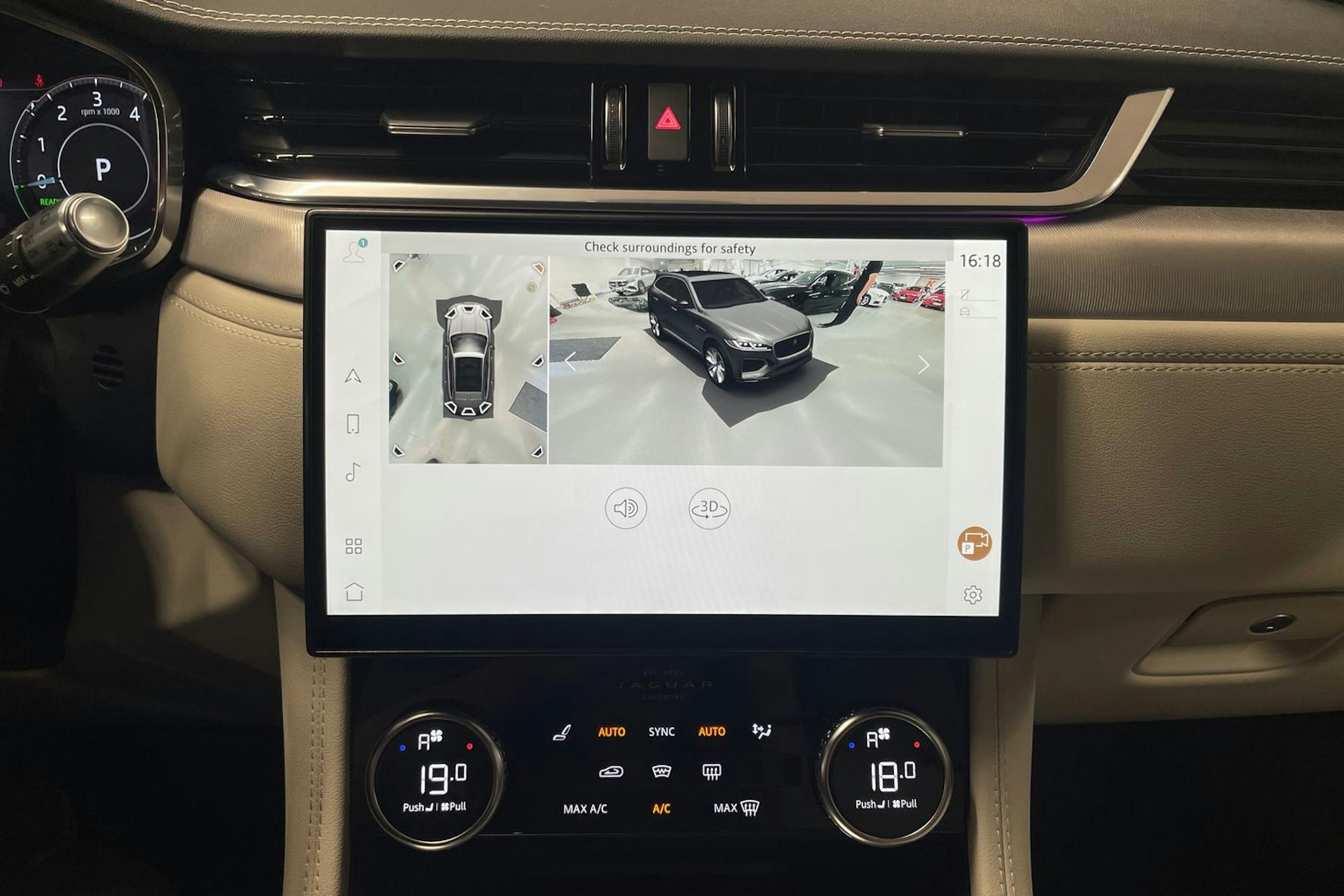 punainen Jaguar F-PACE 2021 kuva 23.
